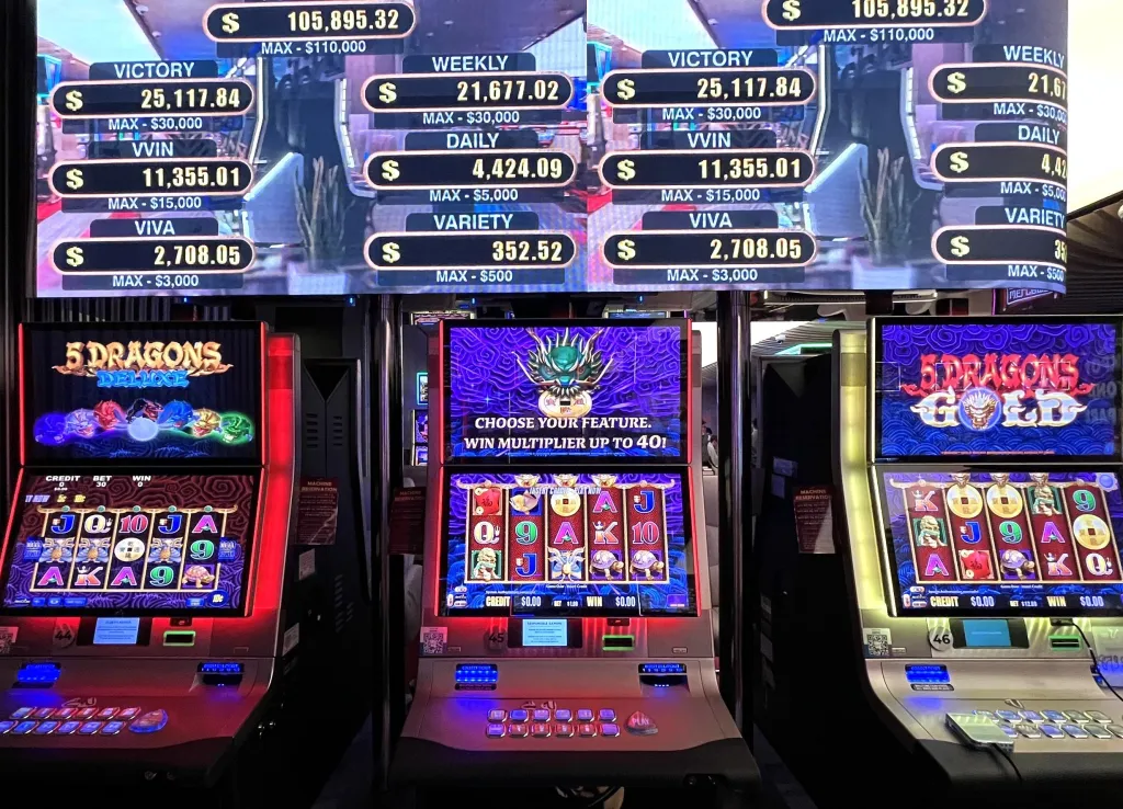 根据oddschecker指南，图示2025年十大高返还老虎机，如Mega Joker和Blood Suckers，帮助玩家选择机器。